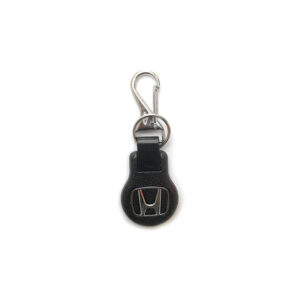 chaveiro automotivo texturizado com logomarca metalizada, chaveiro automotivo resinado no verso, chaveiro mosquete e argola de metal, chaveiro automotivo gravação redonda, chaveiro gravação digital em vinil autoadesivo um lado, chaveiro com logomarca metalizada, chaveiro acabamento resina epóxi cristal, chaveiro automotivo preto, comprar chaveiro automotivo no rio de janeiro, chaveiro honda, chaveiro, chaveiro automotivo, chaveiro PVC injetado